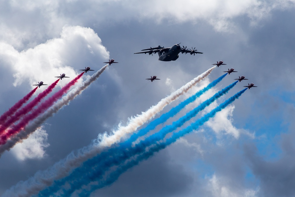 Airbus A400 and RAF Red Arrows Flypast at FIA16