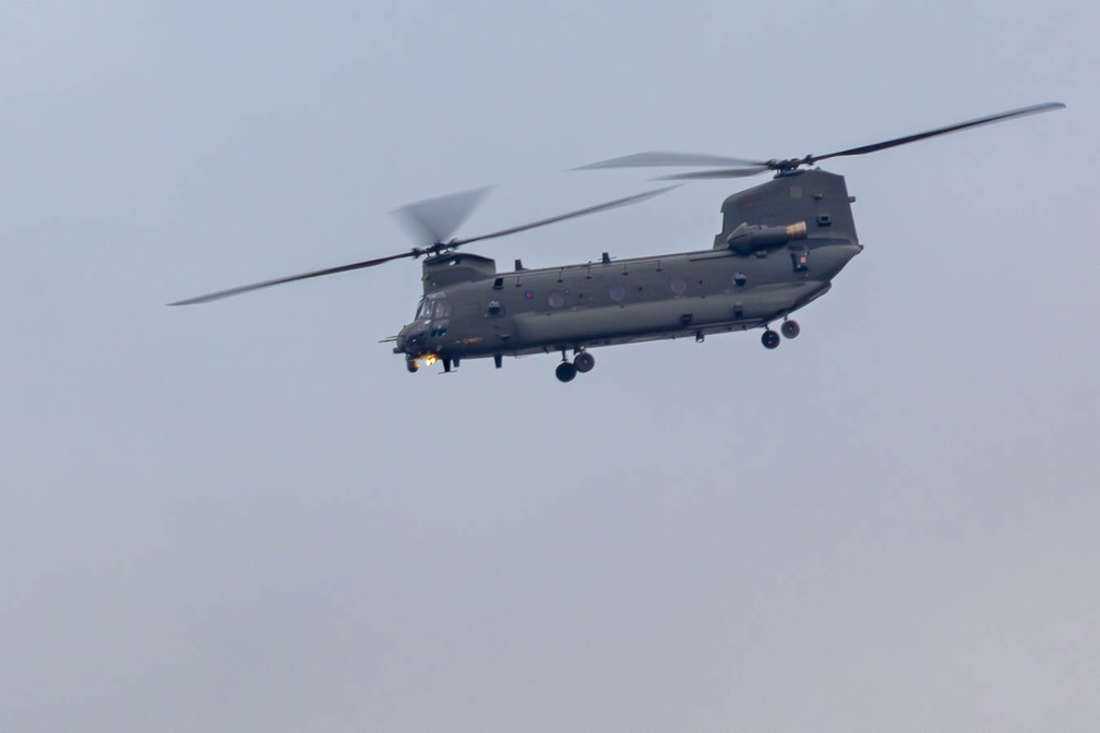 Chinook Helicopter - r74386
